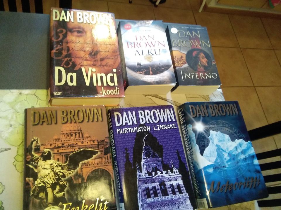 Dan Brown x 13