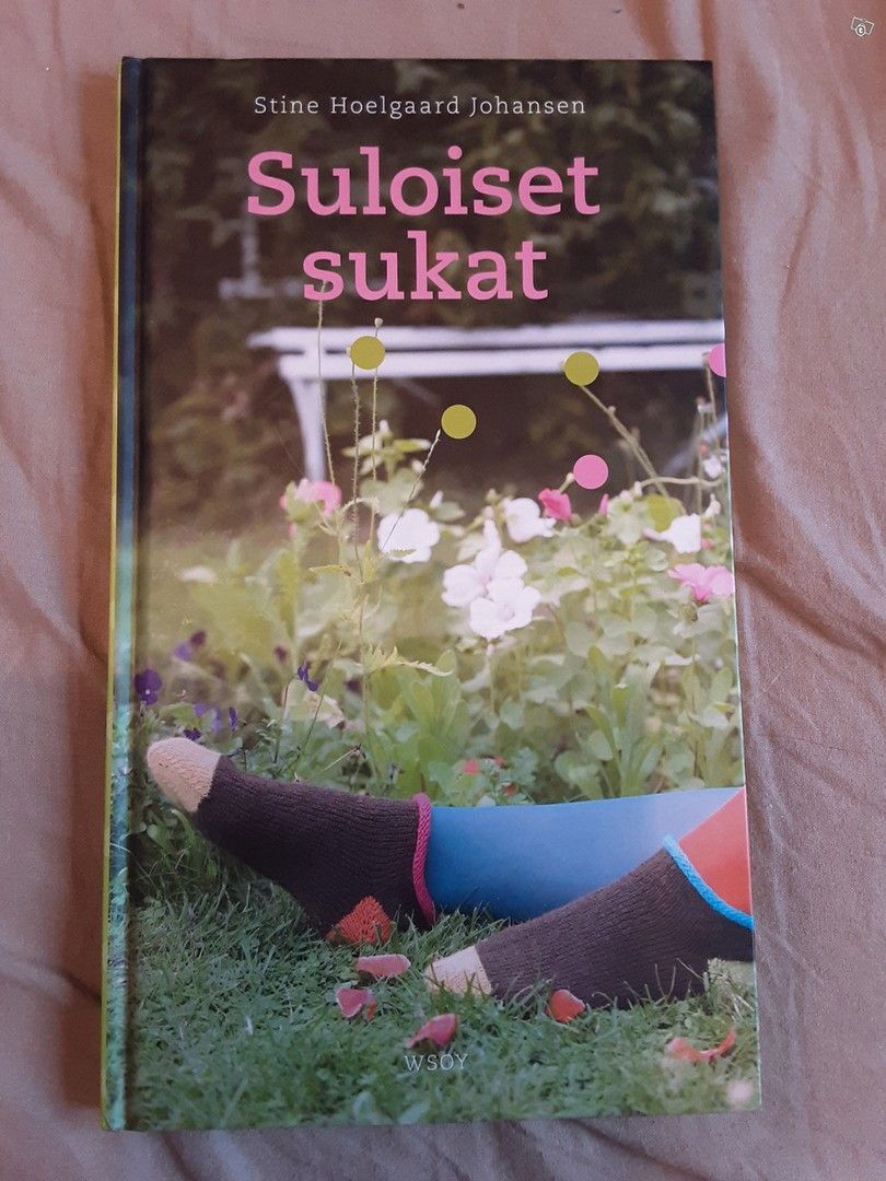 Käsityö kirja "Suloiset sukat"