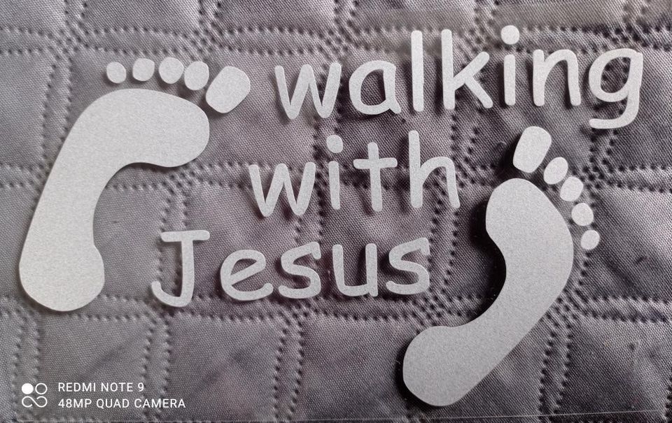 Walking with jesus ikkunatarra