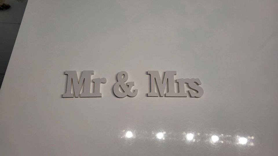 Mr & Mrs sisustuskyltit