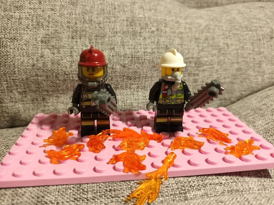Lego minifigures palomiehet