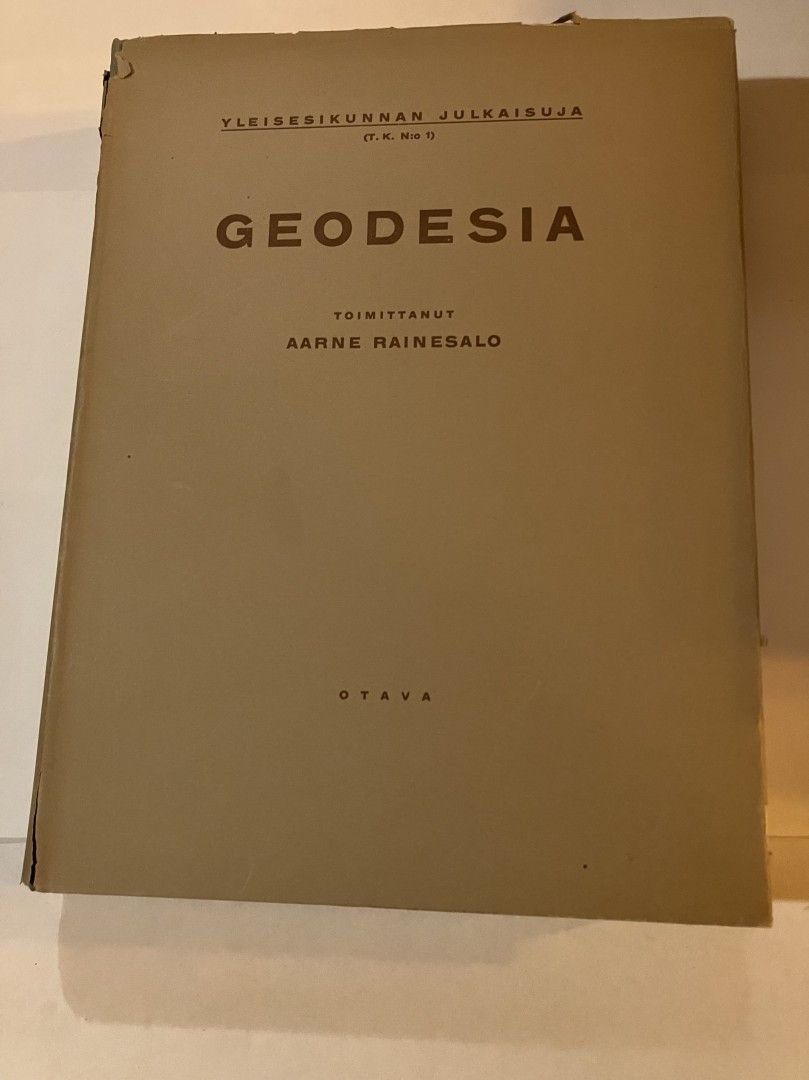 Aarne Rainesalo : Geodesia - Yleisesikunnan julkaisuja (T.K.N:o1)