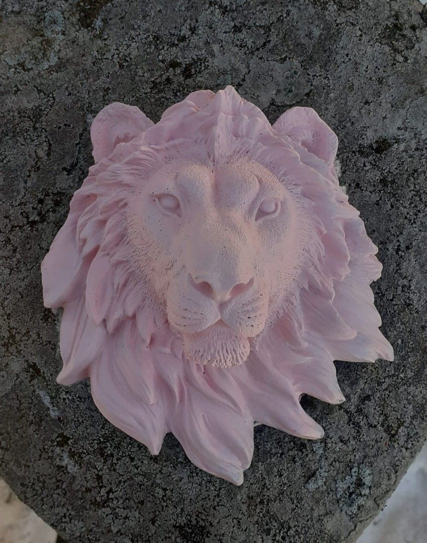 Vaaleanpunainen leijona, sementti, 20 cm