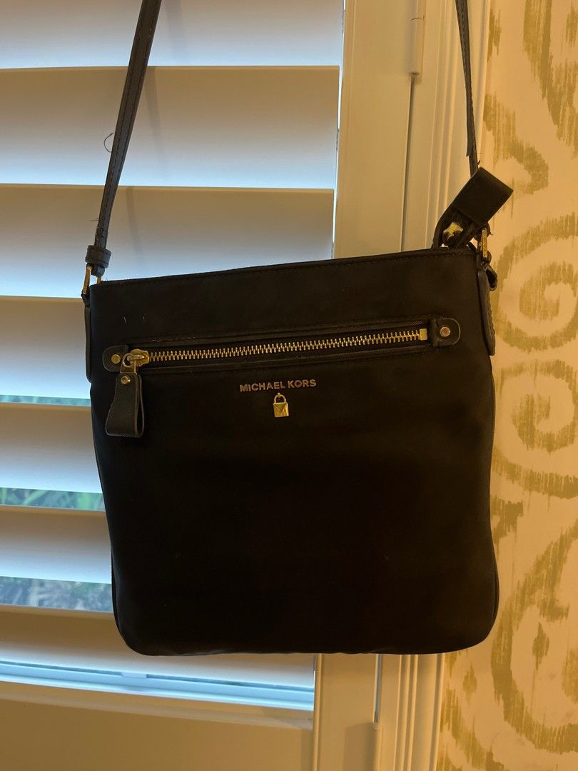 Michael Kors Nylon Kelsey laukku