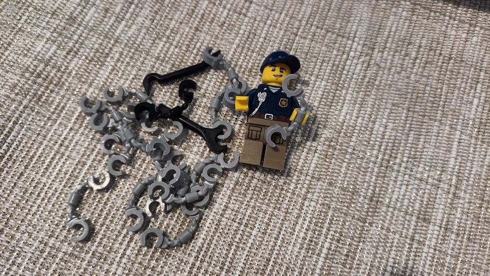 Lego poliisi ja käsirautoja