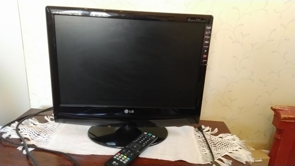 LG Flatron Digital TV monitor, M1994D