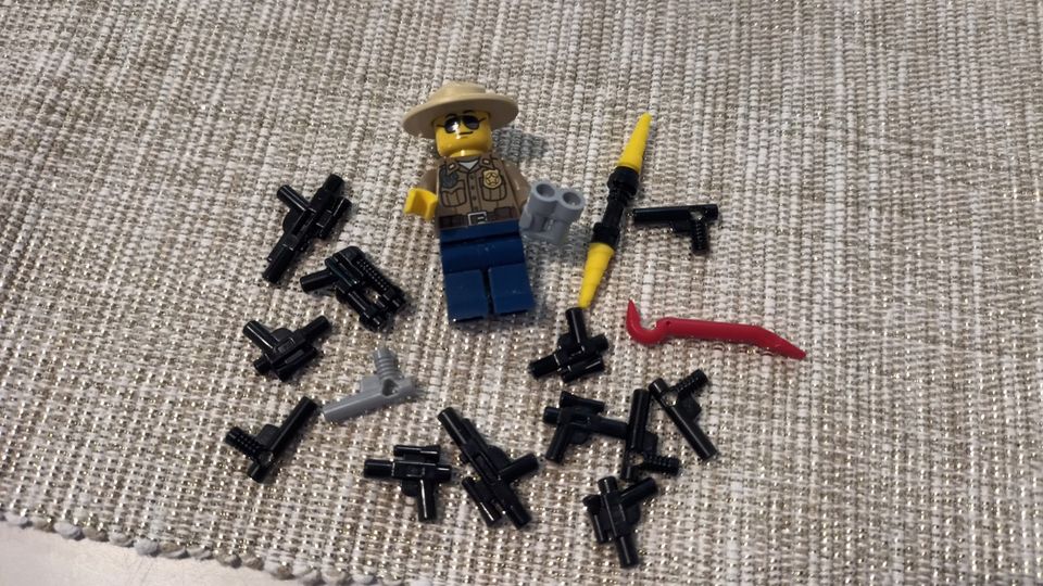 Lego poliisimestari seriffi ja sälä