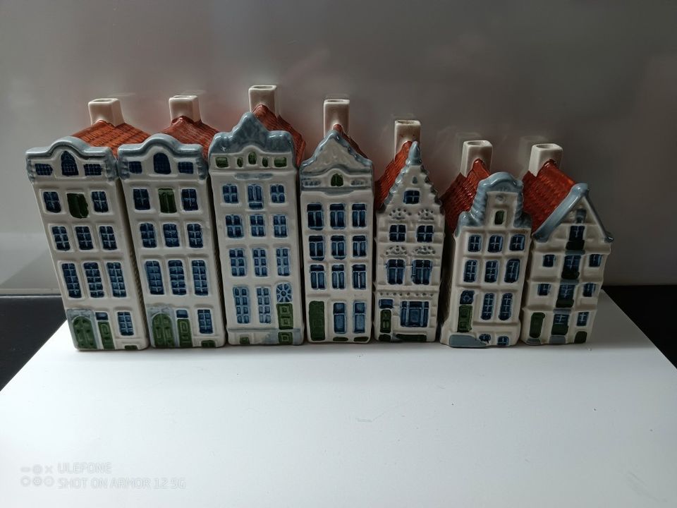 Delft posliiniset pienoismalli talot 7 kpl