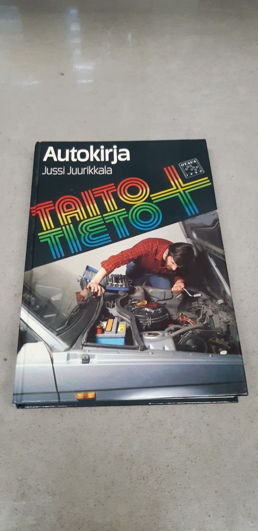 Taitoa + Tietoa Autokirja v.1987 / Otava