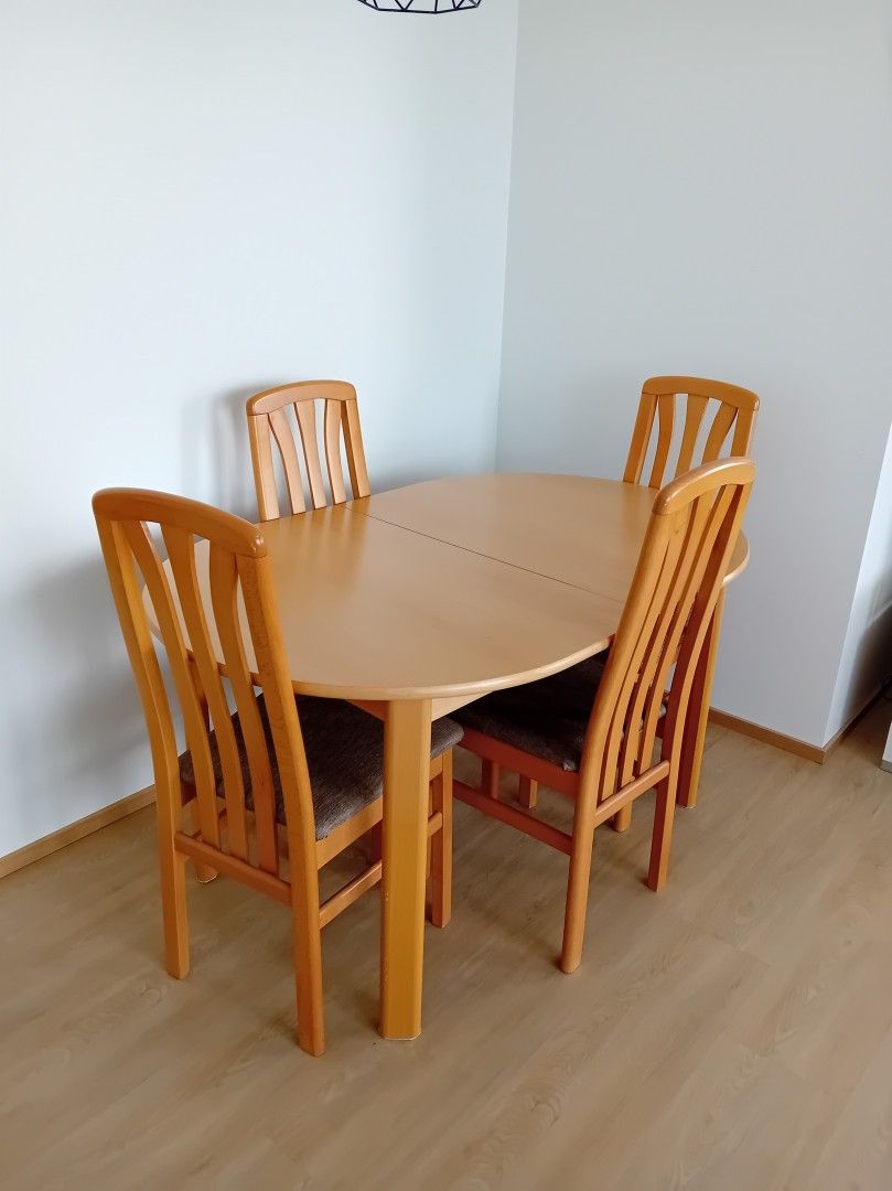 Table +4 chairs