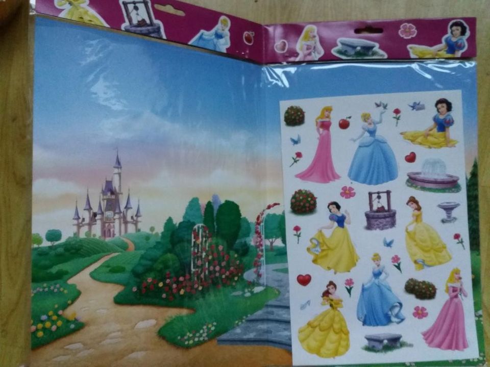 Disney prinsessat tarra-arkki ja 2 taustakuvaa