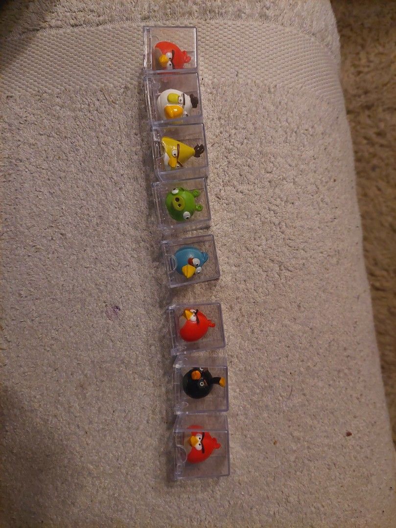 8 kpl Angry Birds figuureja