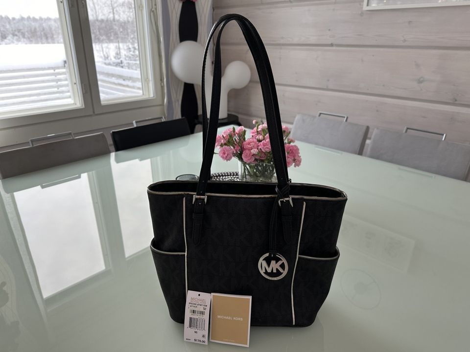 Michael Kors laukku