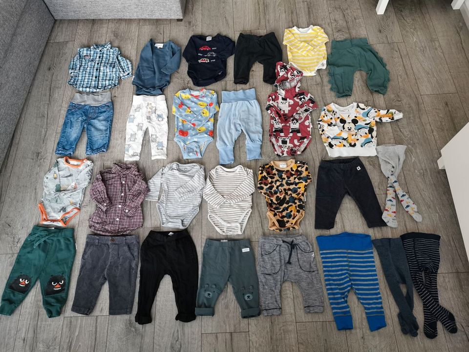 Suuri vaatepaketti 68 (vauvan bodyt, housut, paidat, sukkahousut)