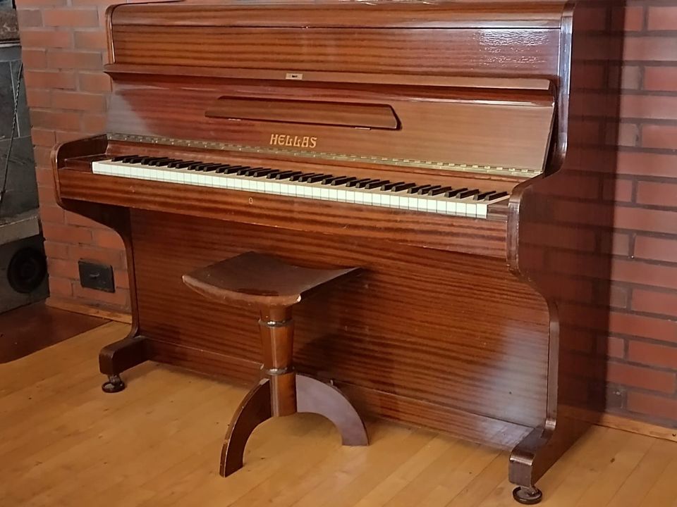 Hellas piano