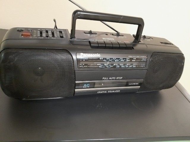 Panasonic RX-FS420 Kasetti ei toimi( vetohihnat ei vaihdettu ) Radio toimi hyvin