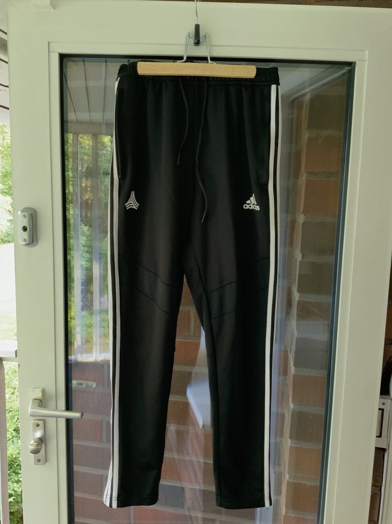 Mustat Adidas treeniverkkarit EB9435, koko M