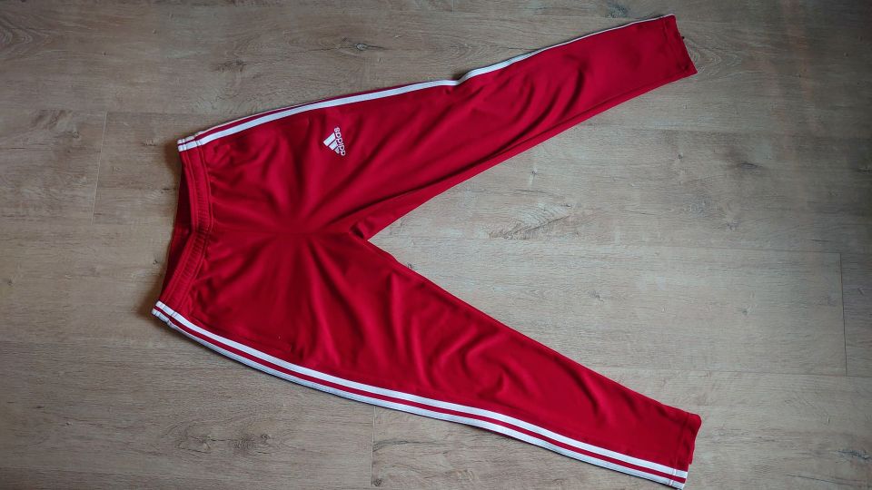 Adidas punaiset verryttelyhousut koko S 34/36