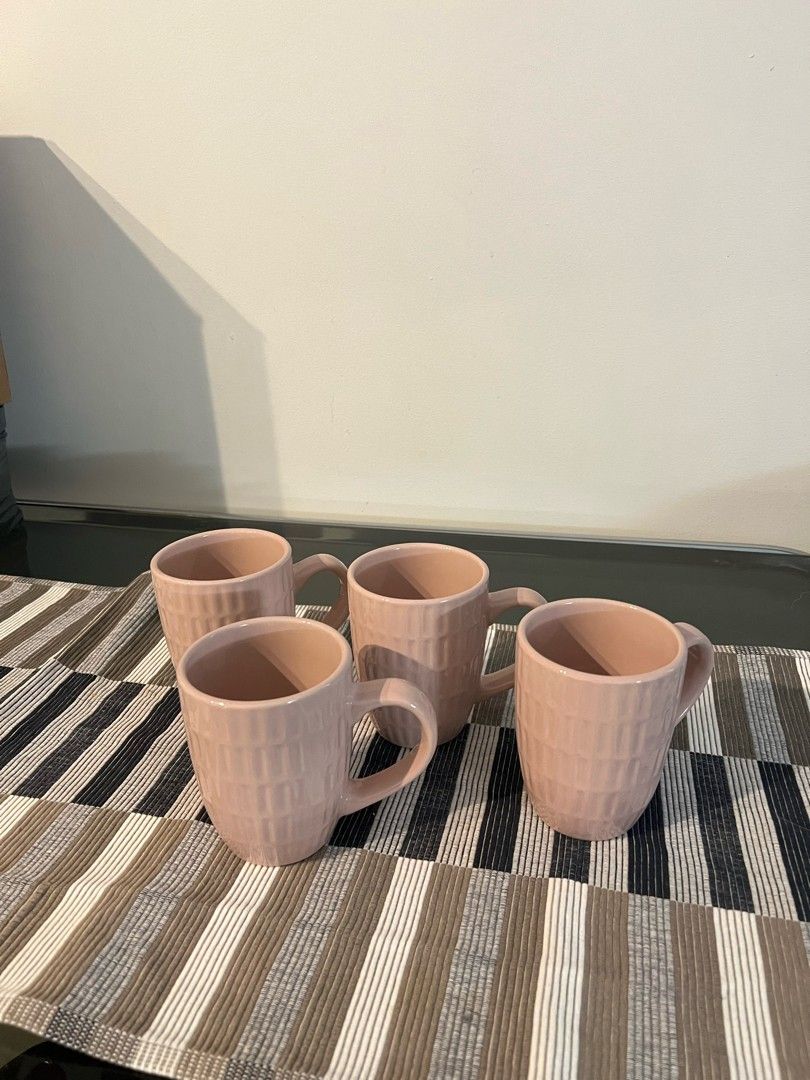 Vaaleanpunaiset kahvikupit 4kpl