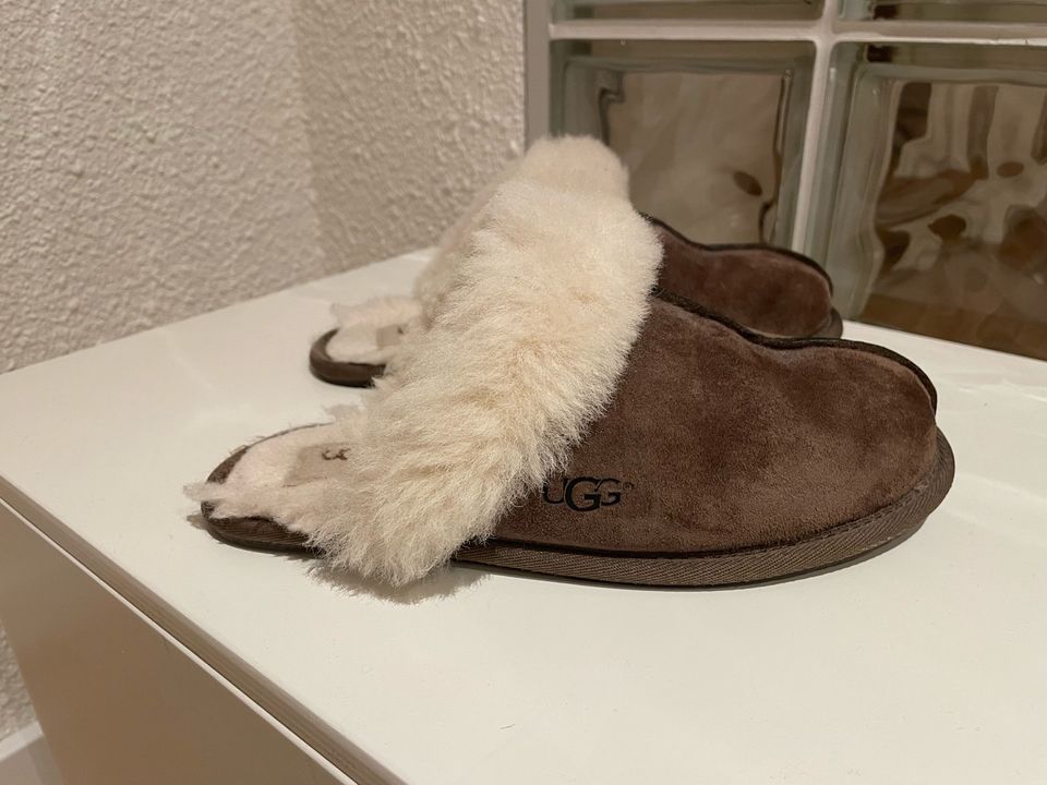 UGG tohvelit