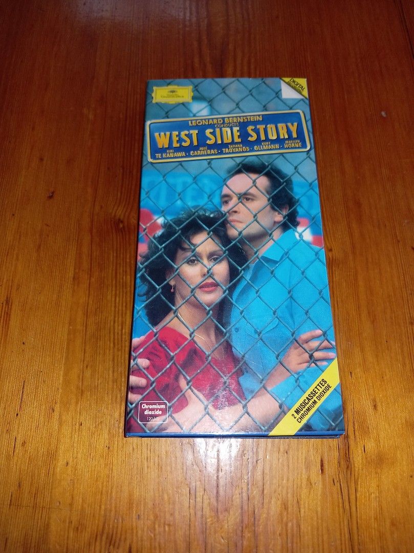 West Side Story - c-kasetit & kirja kotelossa