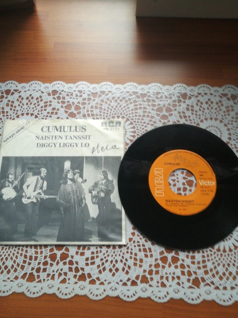 Cumulus 7" Naistentanssit / Diggy liggy lo