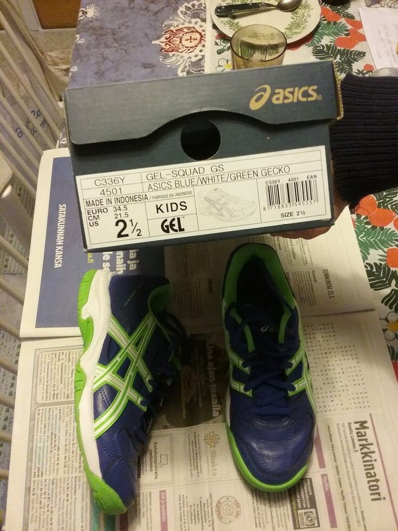 Asics salibandykengät