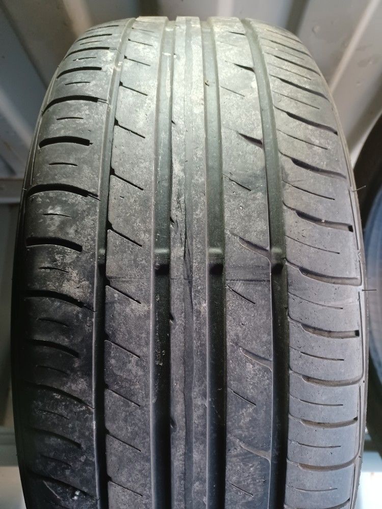 215/55 R17 93V falken kesärenkaat käytetyt