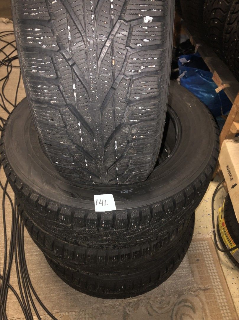 225/65 R 17 kitkarenkaat