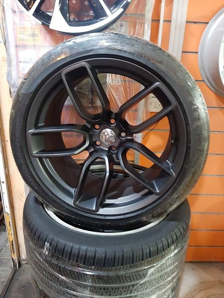 Dodge R20 5x114.3 kaytetyt+245/45R20 Pirelli