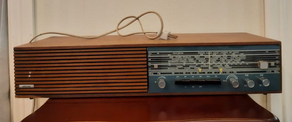 Arena type T1200 radio