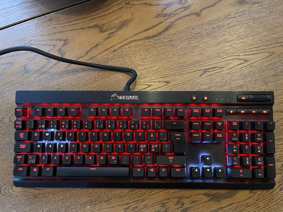 Corsair K70 RGB pelinäppäimistö (musta)