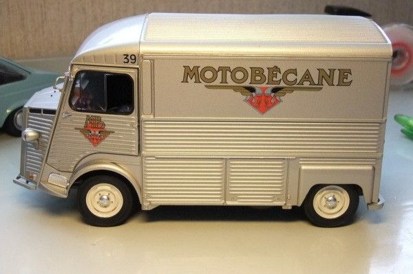 Citroen HY 69 pakettiauto pienoismalli 1:18