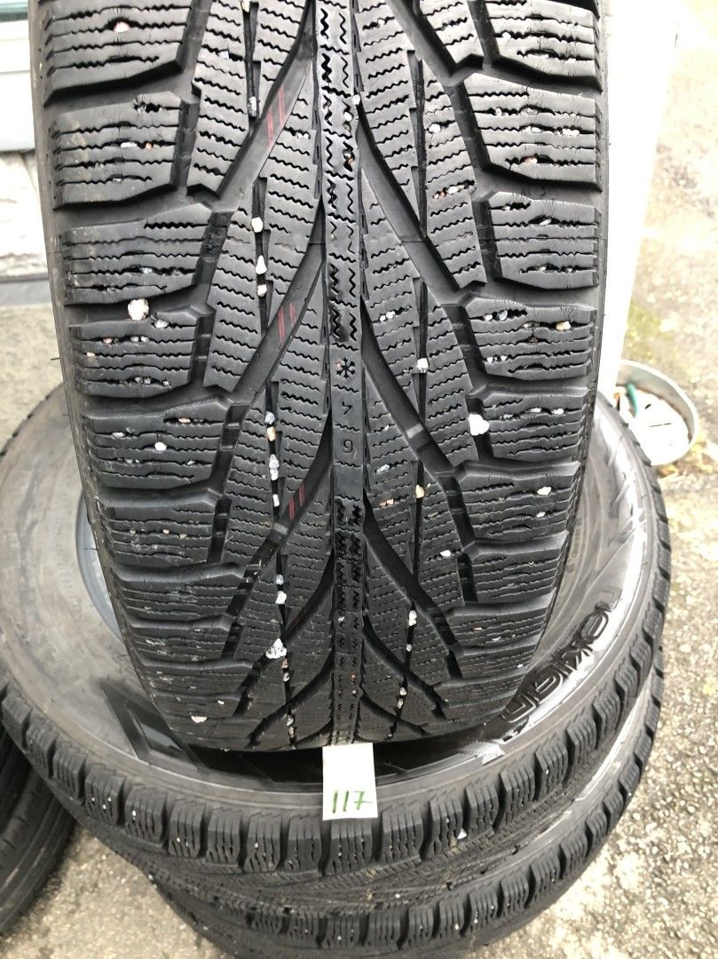 215/60 R 17 kitkarenkaat