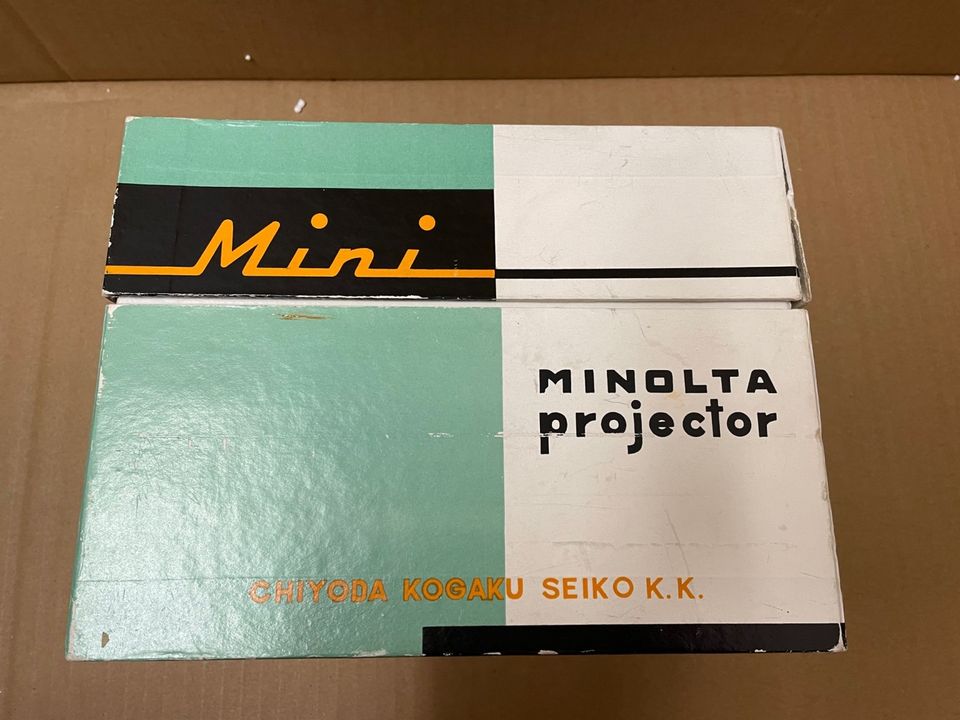 Diaprojektori Minolta Mini Projector vuodelta 1956