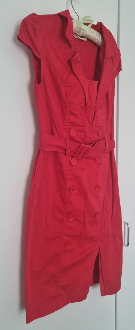 Punainen mekko, koko 34