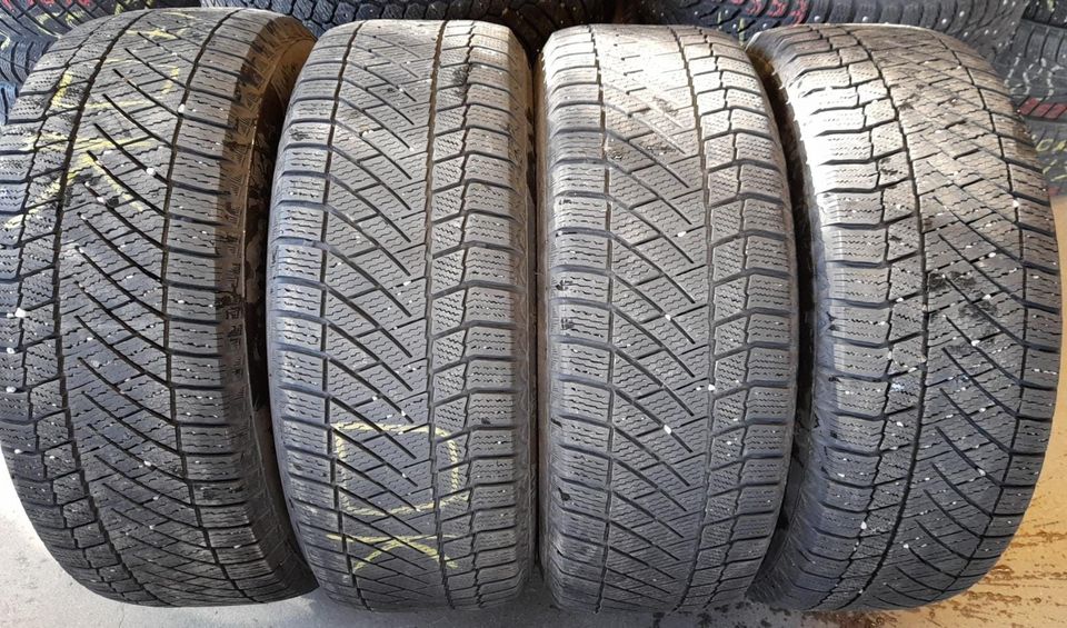 225/60 R17" Tarkistettu rengas Continental