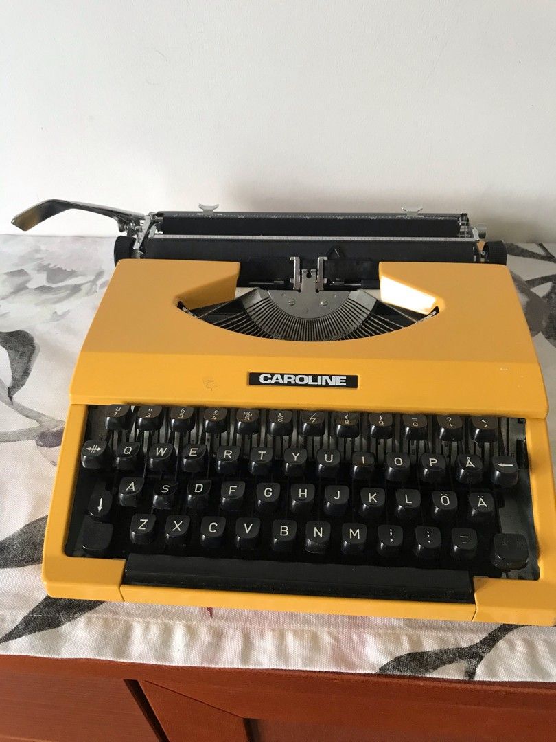 Retrovärinen kirjoituskone Caroline
