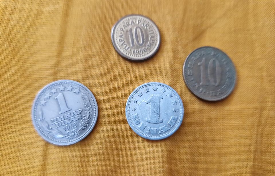 4 Jugoslavian kolikkoa, kolikoita, dinar, para, pa