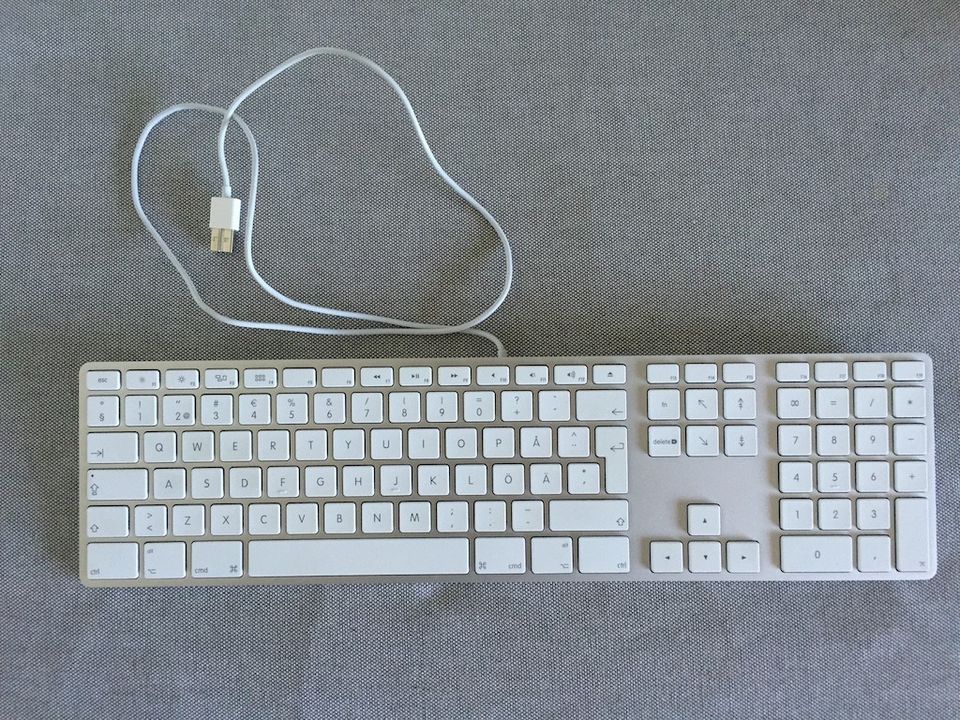 Apple näppäimistö numeronäppäimillä Wired Keyboard