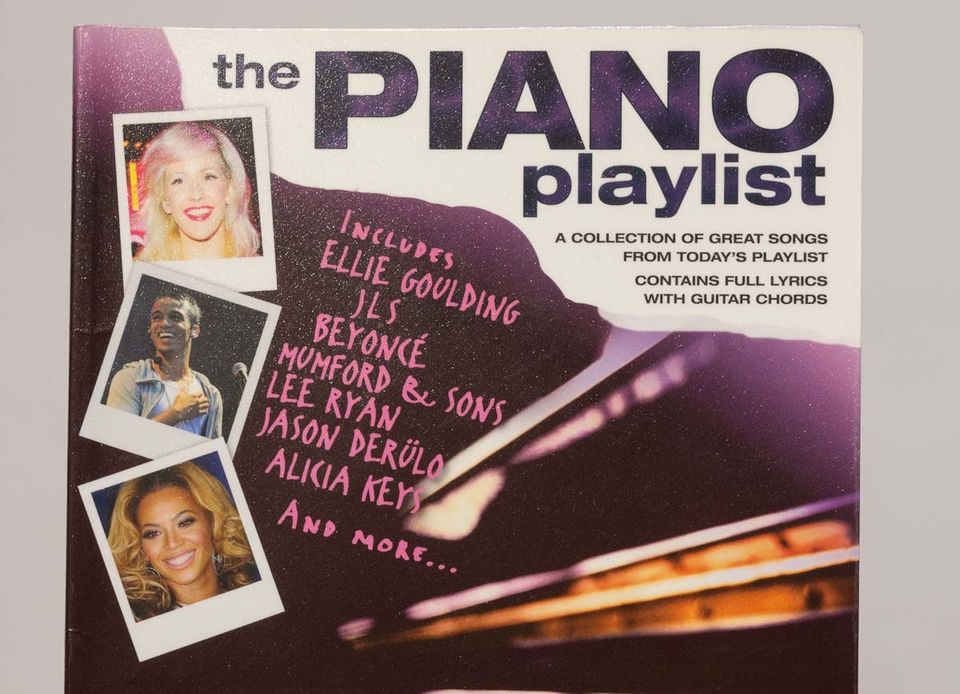 The Piano Playlist - nuottikirja (15 biisiä, piano, kitara, laulu)