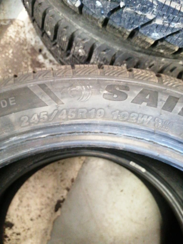 245/45R19 Sailun kitkarenkaat uudet