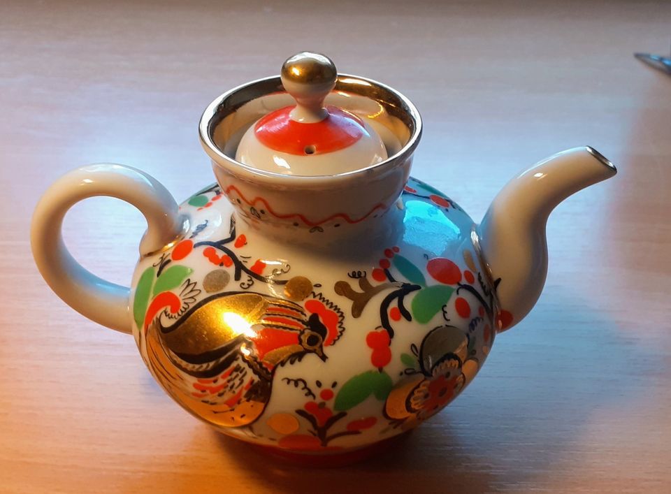 Lomonosov teekannu "Kukko"