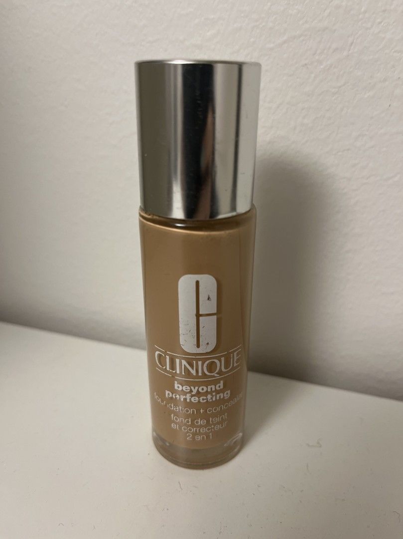 Clinique beyond perfecting meikkivoide (11 Honey)