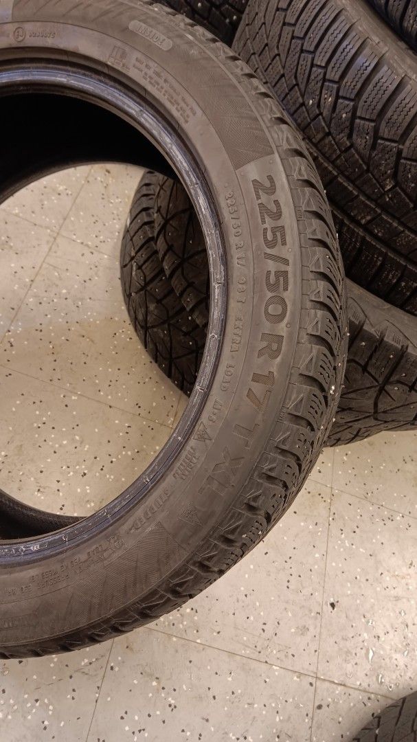 225/50R17 T XL Continental IceContact 2