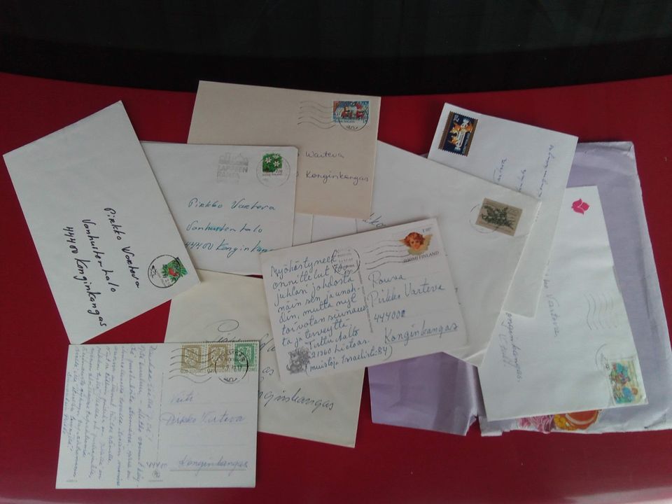 Vanhat postikortit + postimerkkejä