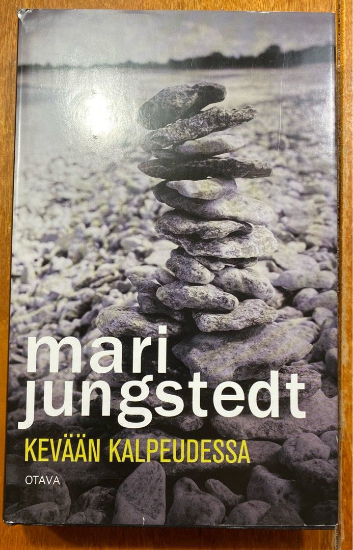 Mari Jungstedt: kevään kalpeudessa