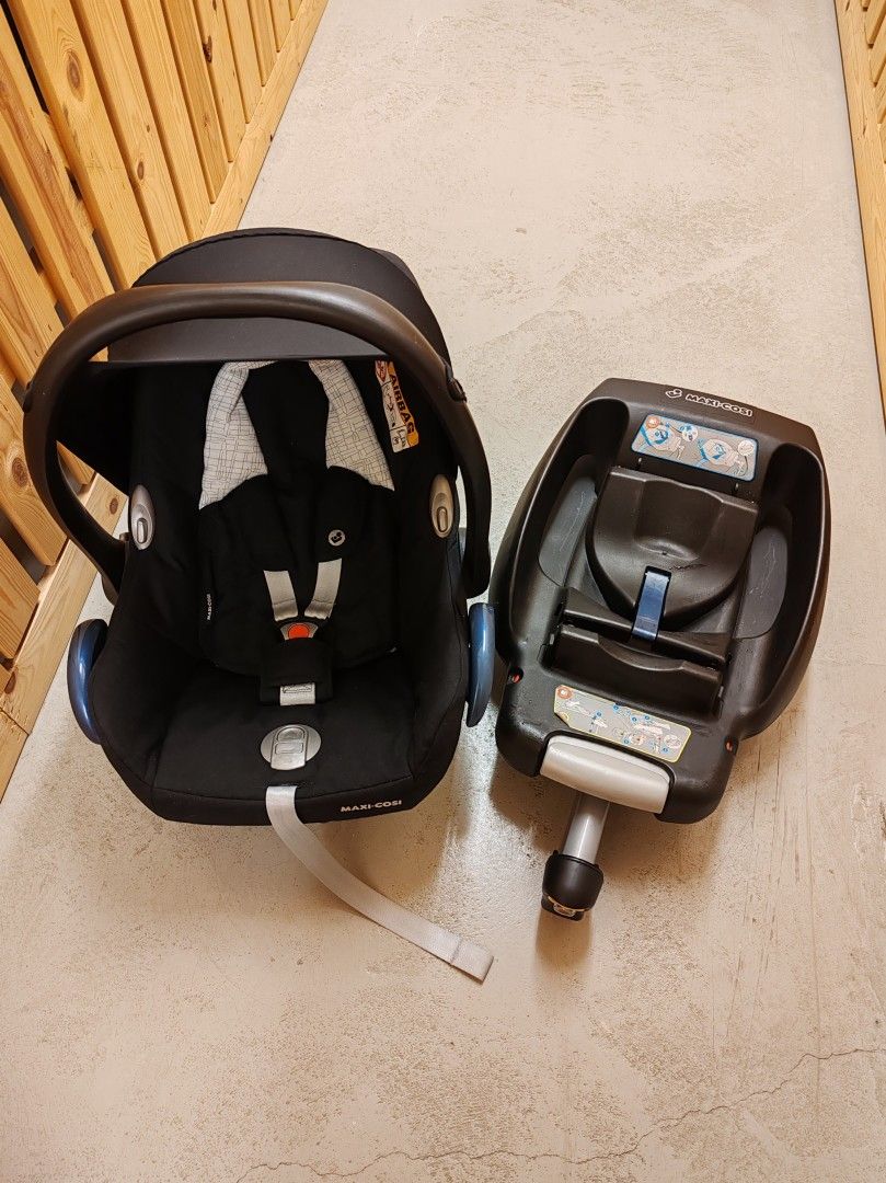 Maxi cosi Cabriofix turvakaukalo ja Easyfix telakka