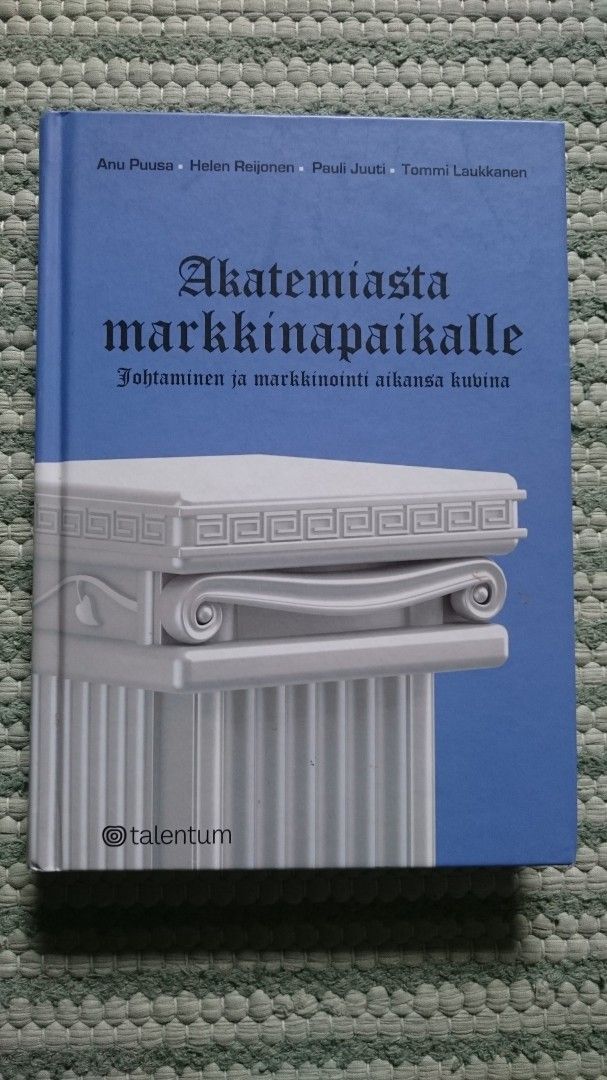 Akatemiasta markkinapaikalle kirja