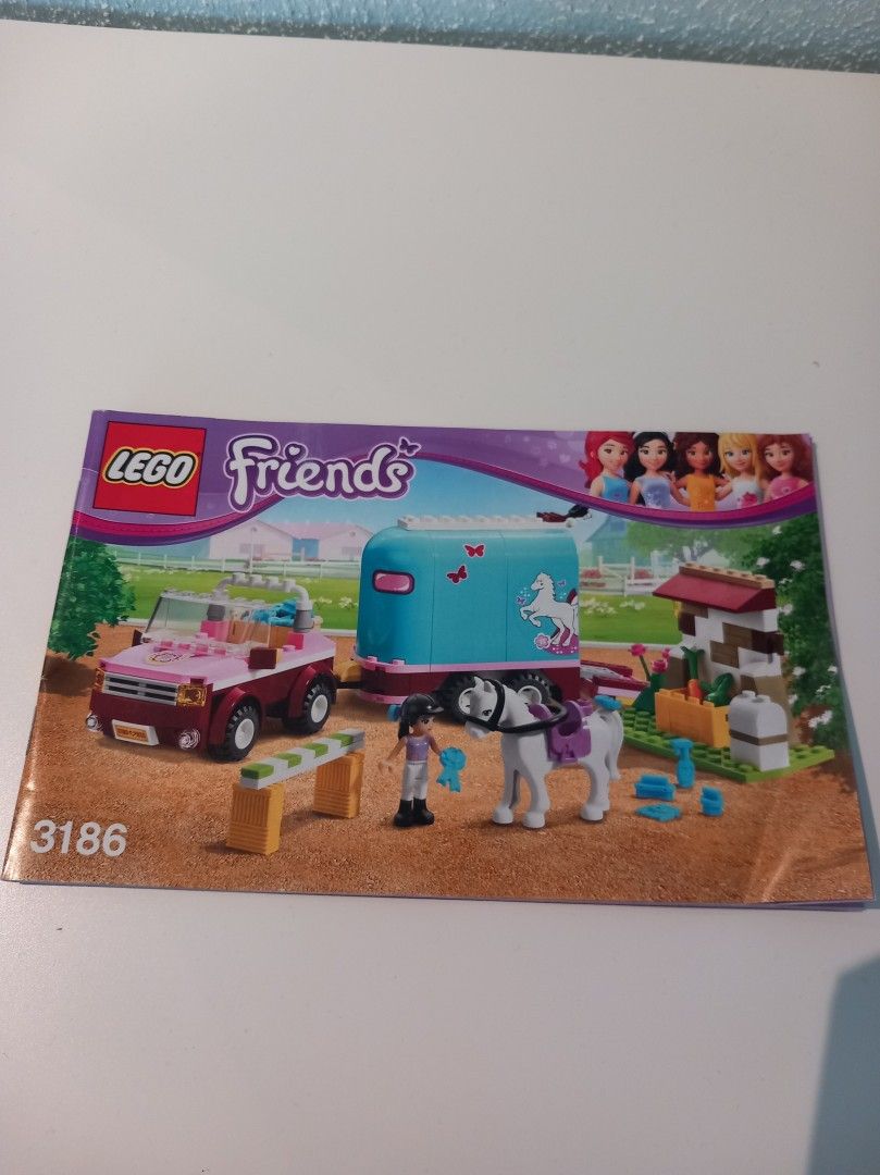 Lego Friends hevoskuljetus ja pikku varsa